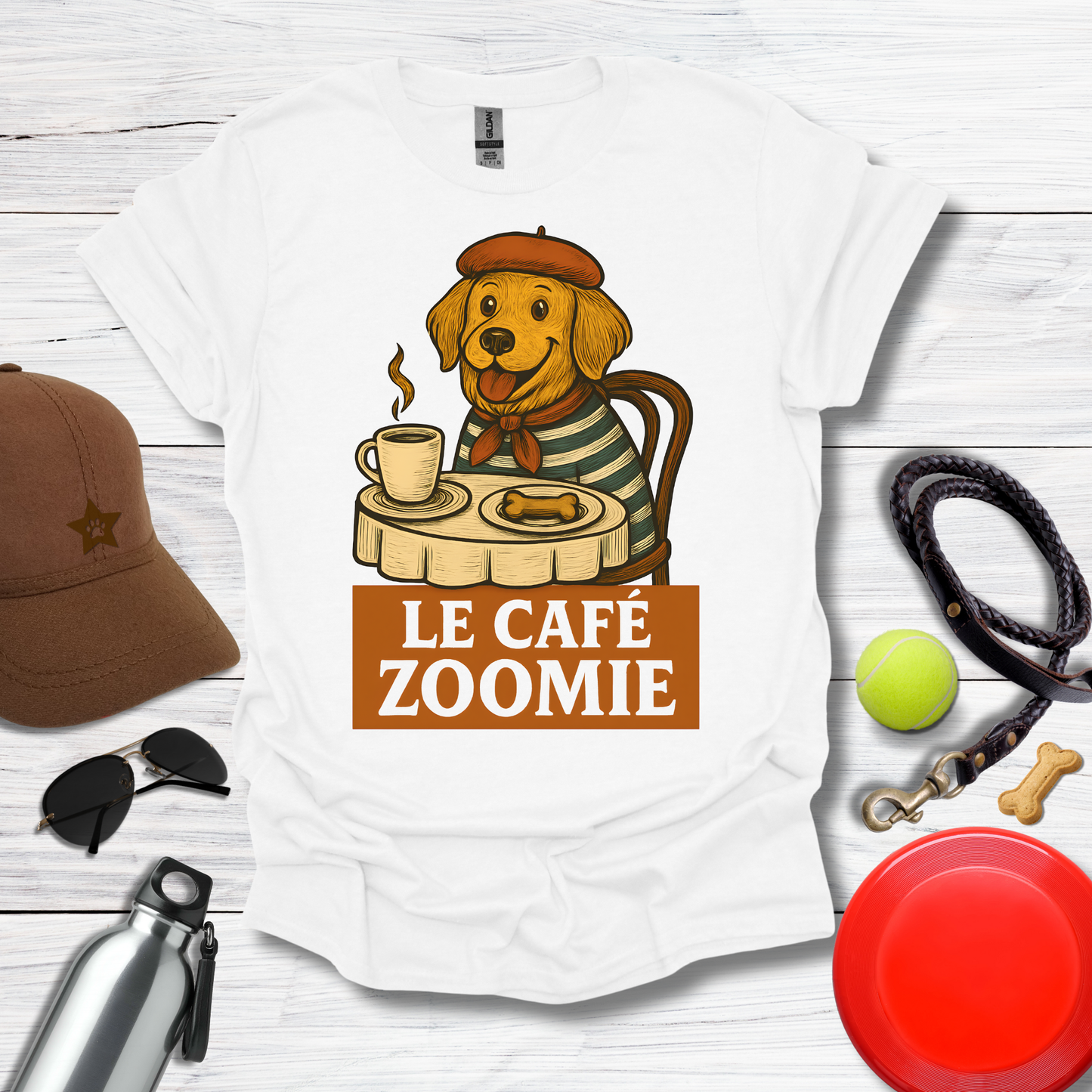 Charming Golden Retriever Café Art T-Shirt