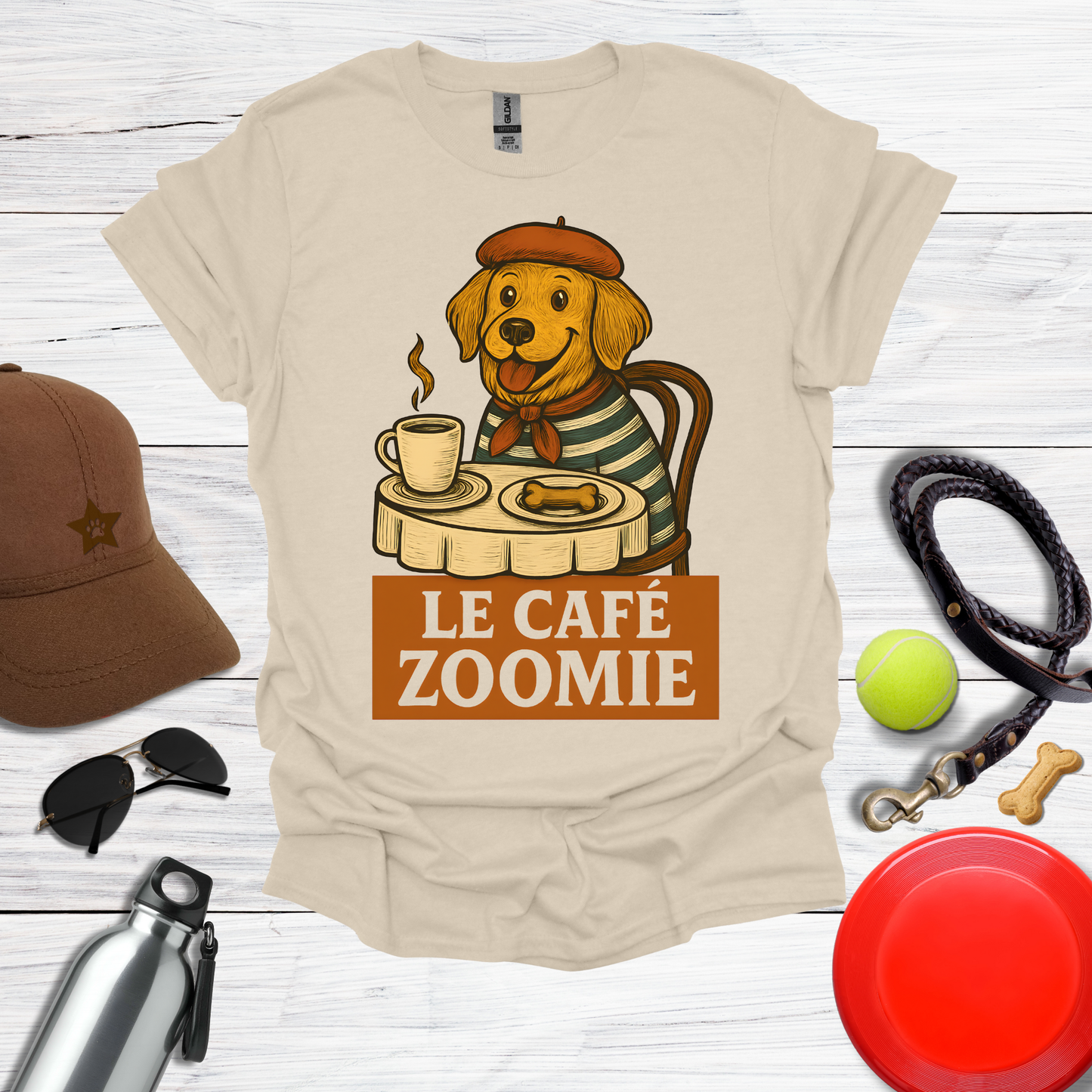 Charming Golden Retriever Café Art T-Shirt