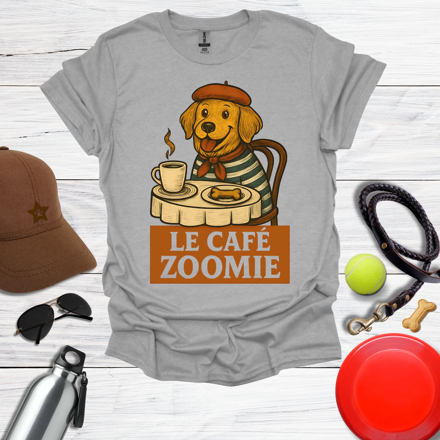 Charming Golden Retriever Café Art T-Shirt