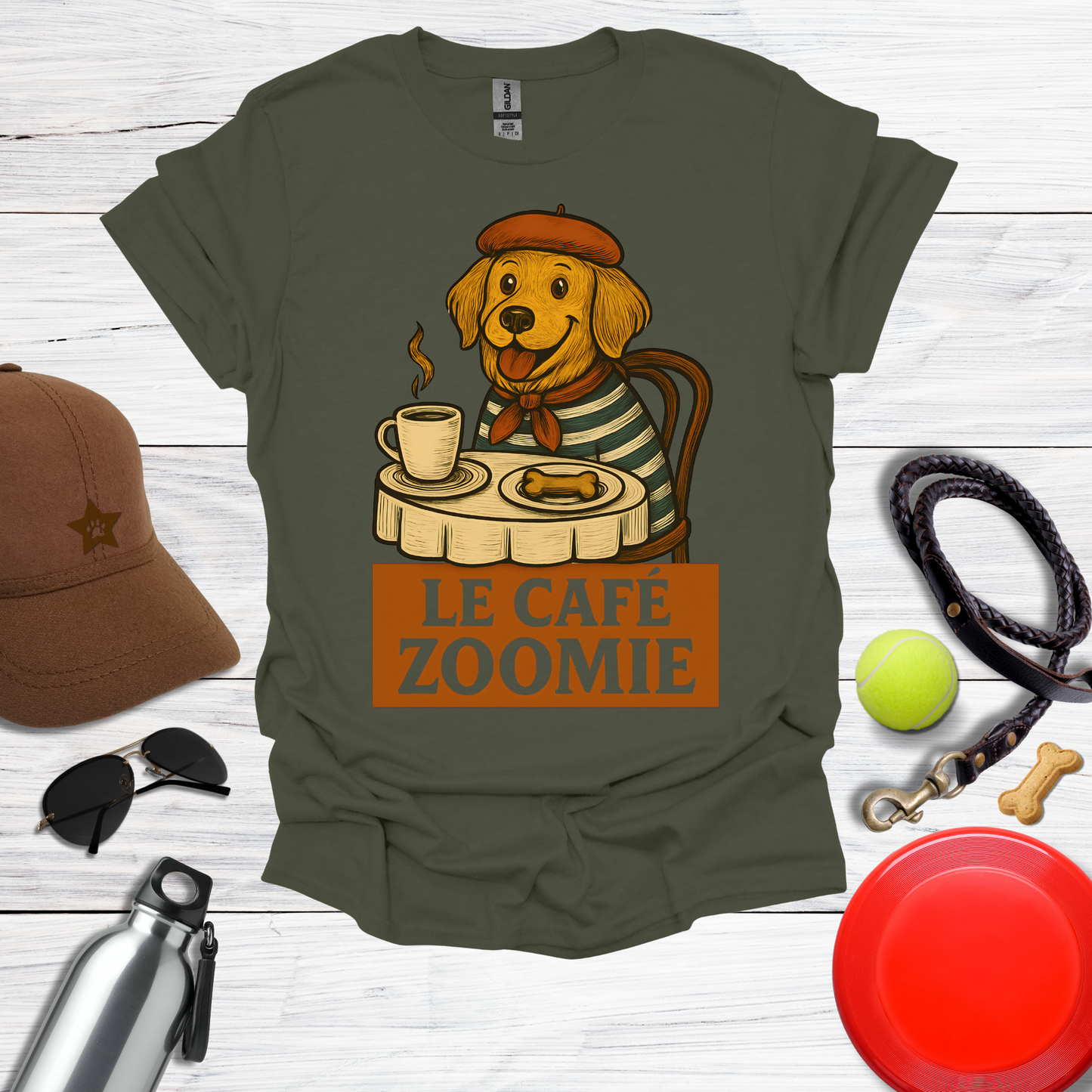 Charming Golden Retriever Café Art T-Shirt