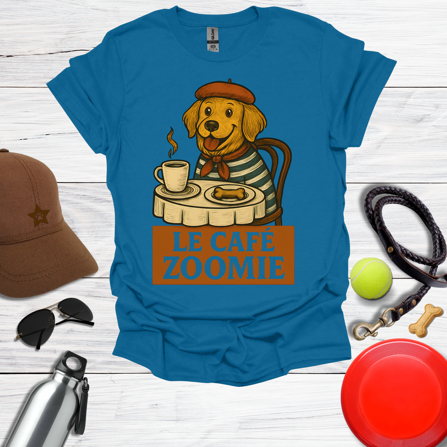 Charming Golden Retriever Café Art T-Shirt