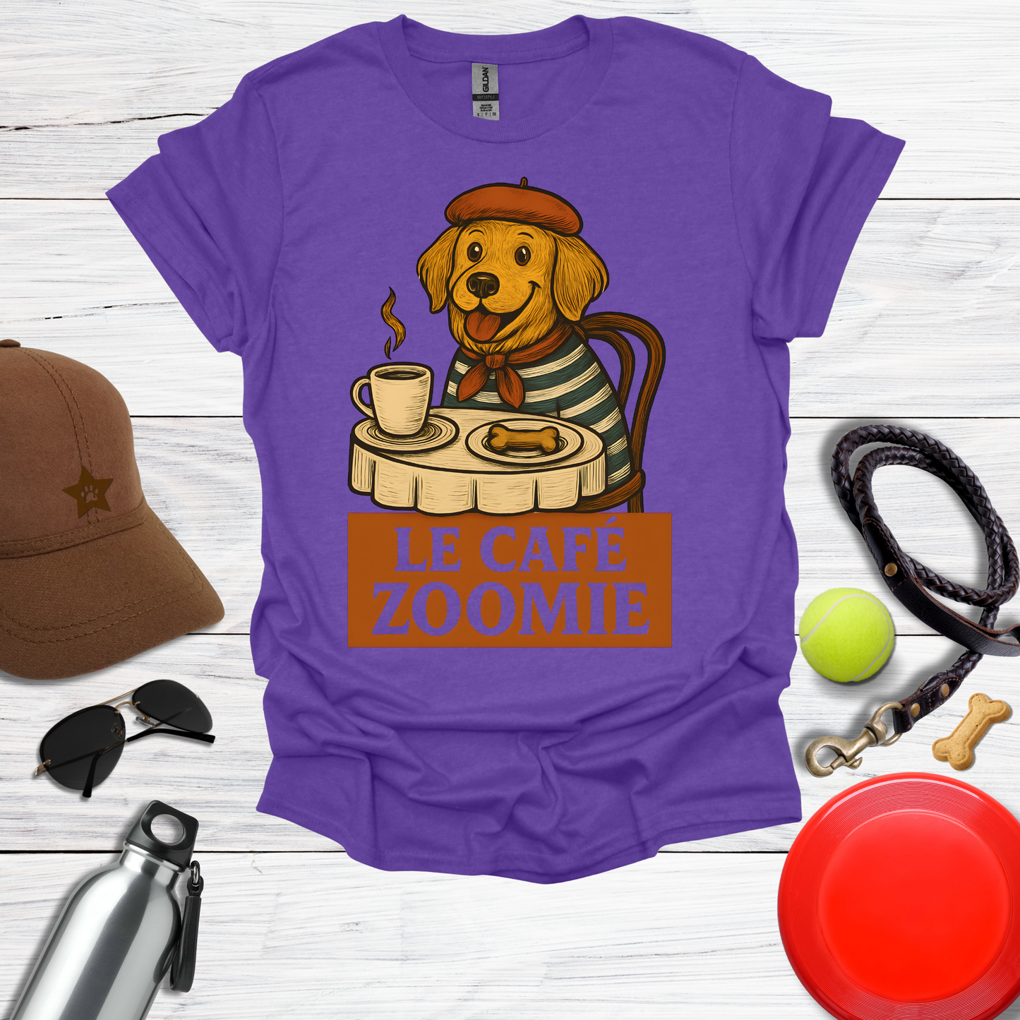Charming Golden Retriever Café Art T-Shirt