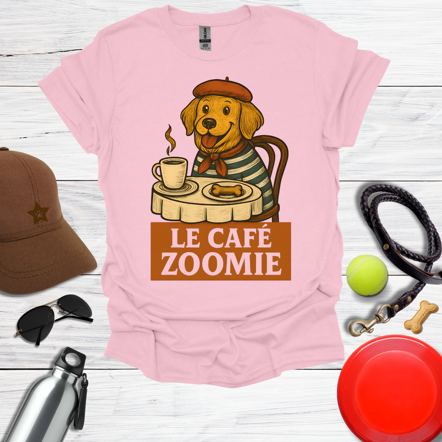 Charming Golden Retriever Café Art T-Shirt