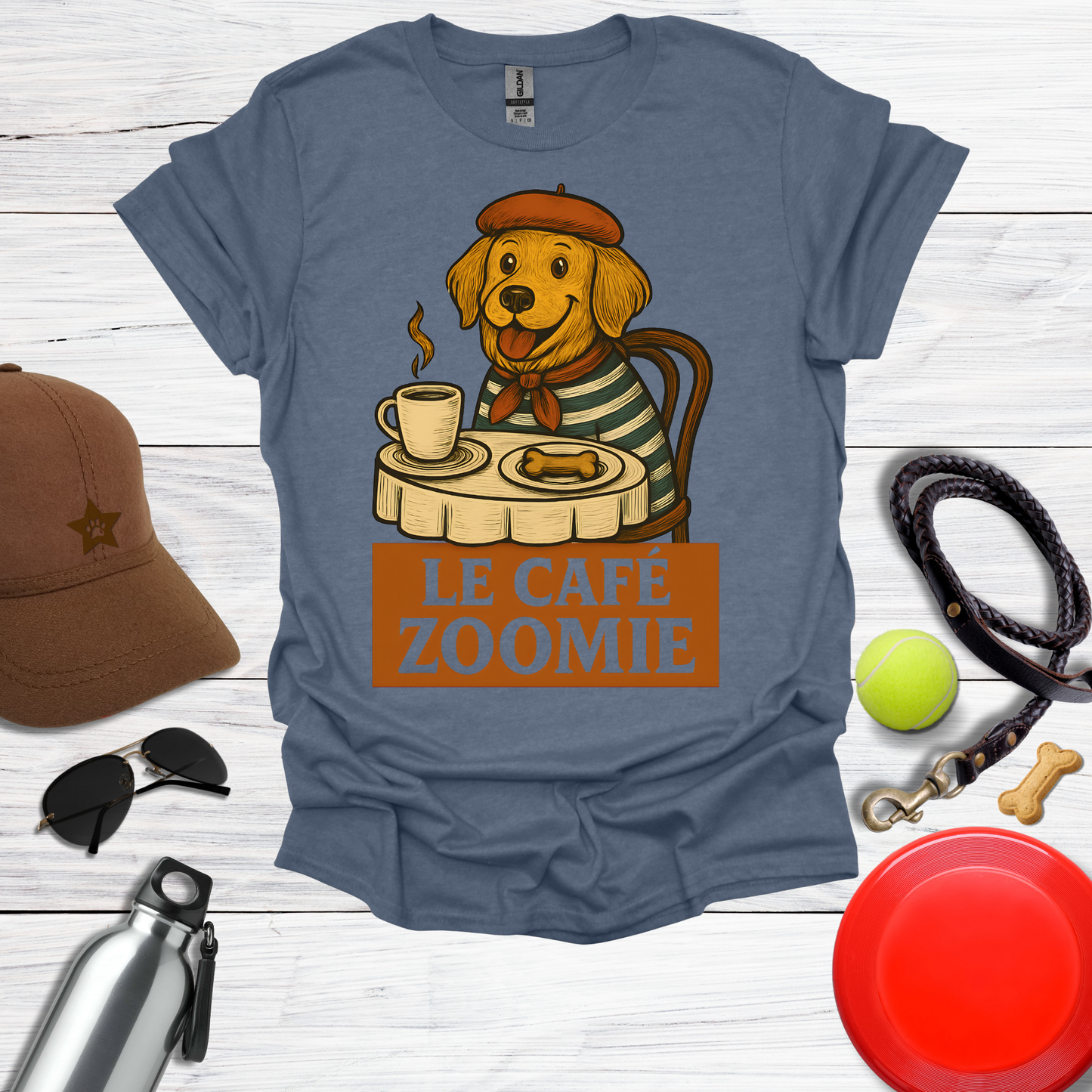 Charming Golden Retriever Café Art T-Shirt